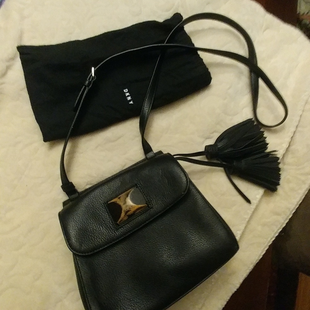 DKNY saddle bag black.